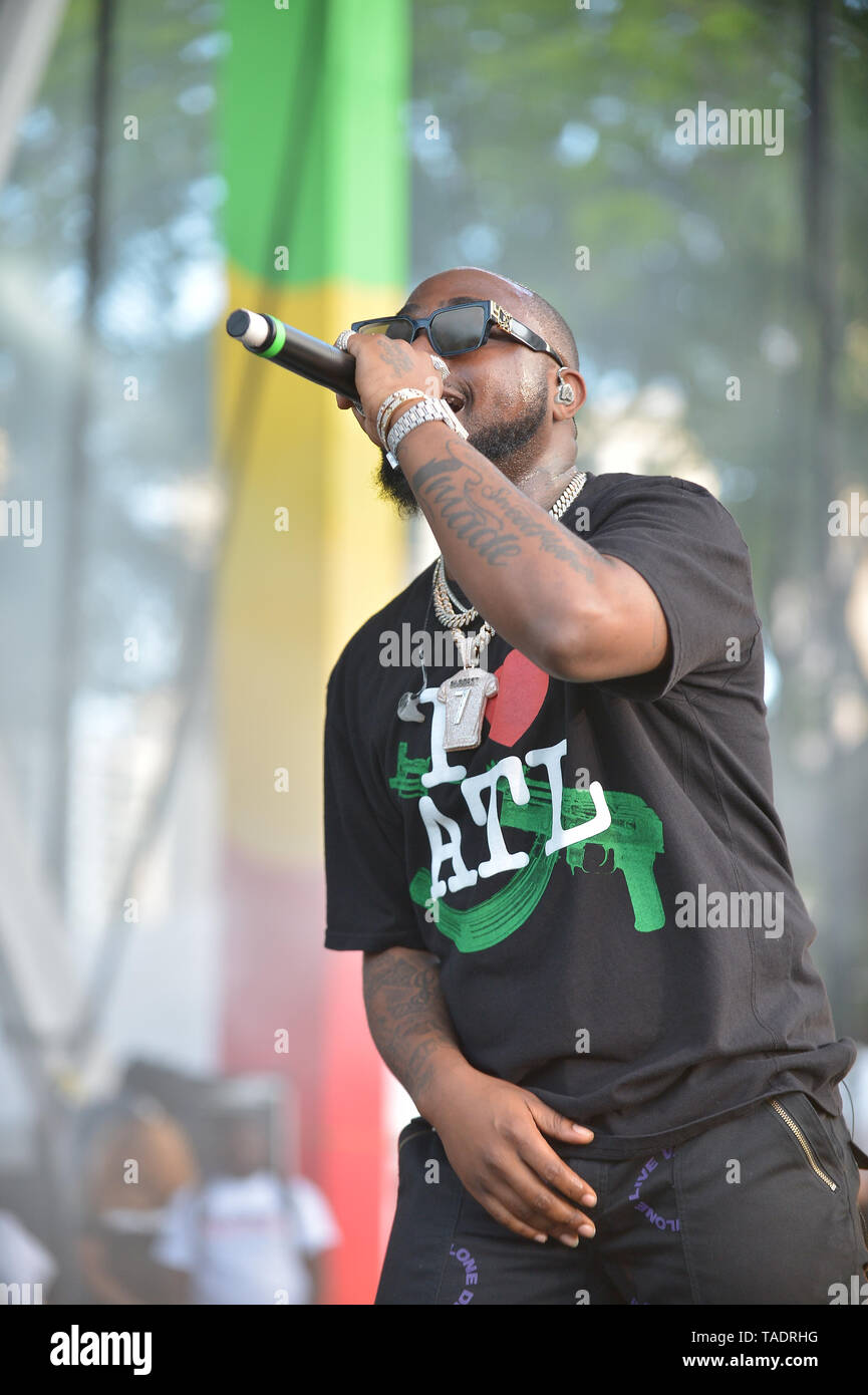 2019 Kaya Fest Musik Festival im Bayfront Park Amphitheater in Miami, Florida. Mit: Davido Wo: Miami, Florida, United States Wenn: 20 Apr 2019 Credit: Johnny Louis/WENN.com Stockfoto