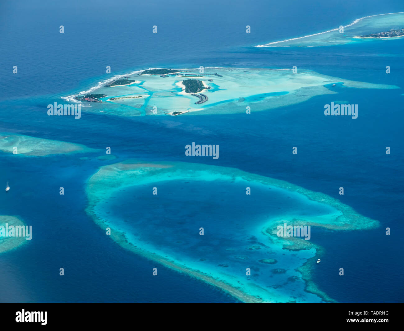 Malediven. Ross Atoll, Luftaufnahme der Insel Gruppe und Korallenriffe Stockfoto