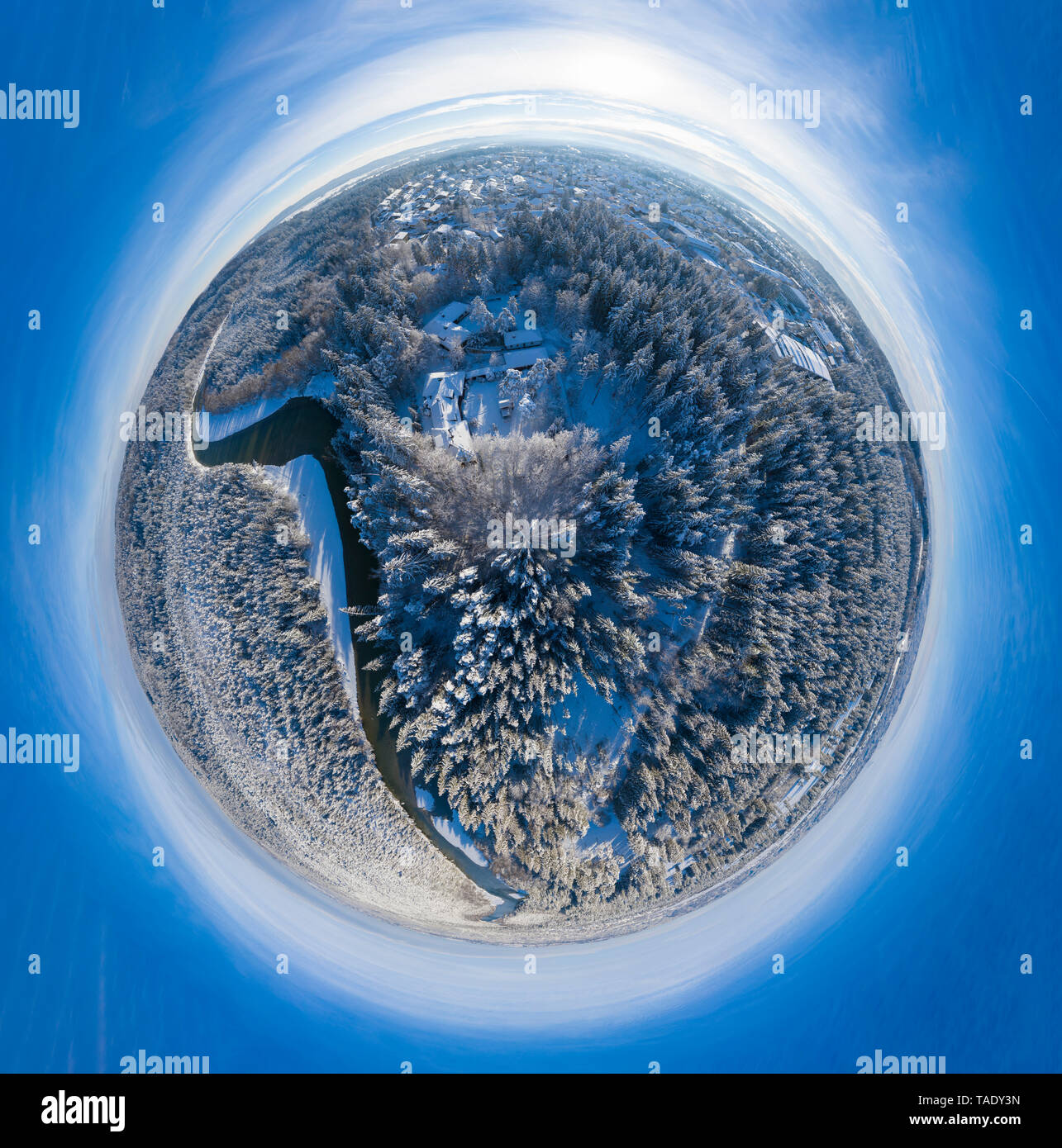 Deutschland, Bayern, sphärisches Panorama von Isar und Geretsried im Winter Stockfoto