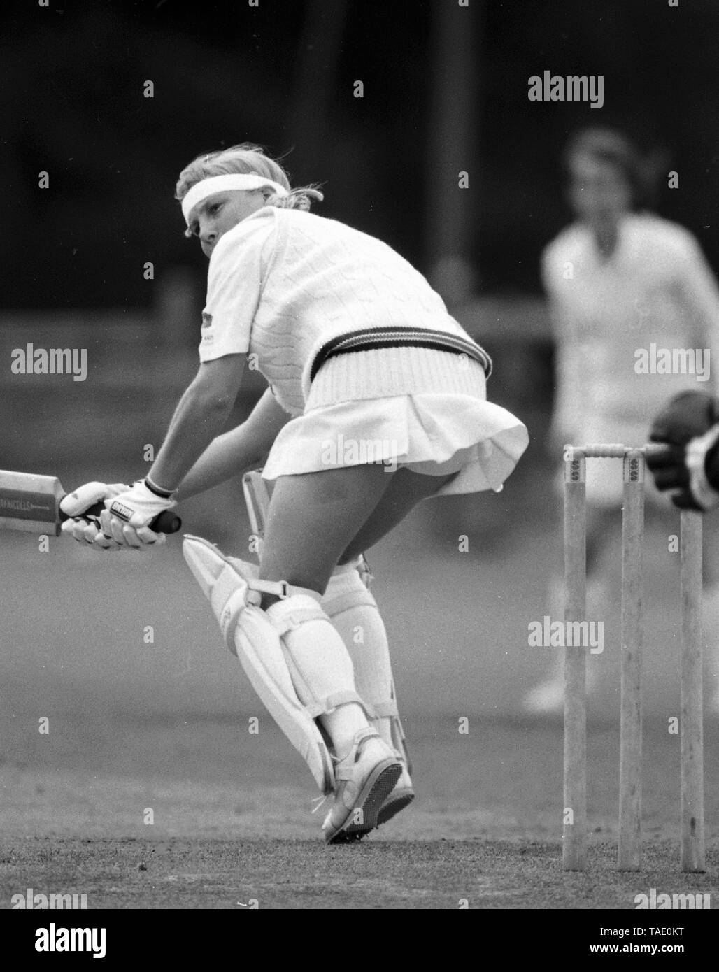 Vom 20. Juli 1990 zwischen England und Irland Kricket der Frauen europäischen Pokalspiel am Kirby Moxloe, Leicestershire. Frauen spielten Kricket in Röcken und Skorts während dieser Zeiten. Foto von Tony Henshaw Stockfoto