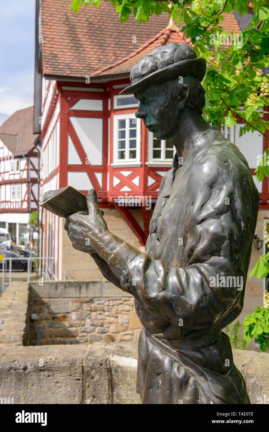 Deutschland, Melsungen, Bartenwetzer Bartenwetzer Denkmal an der Brücke Stockfoto
