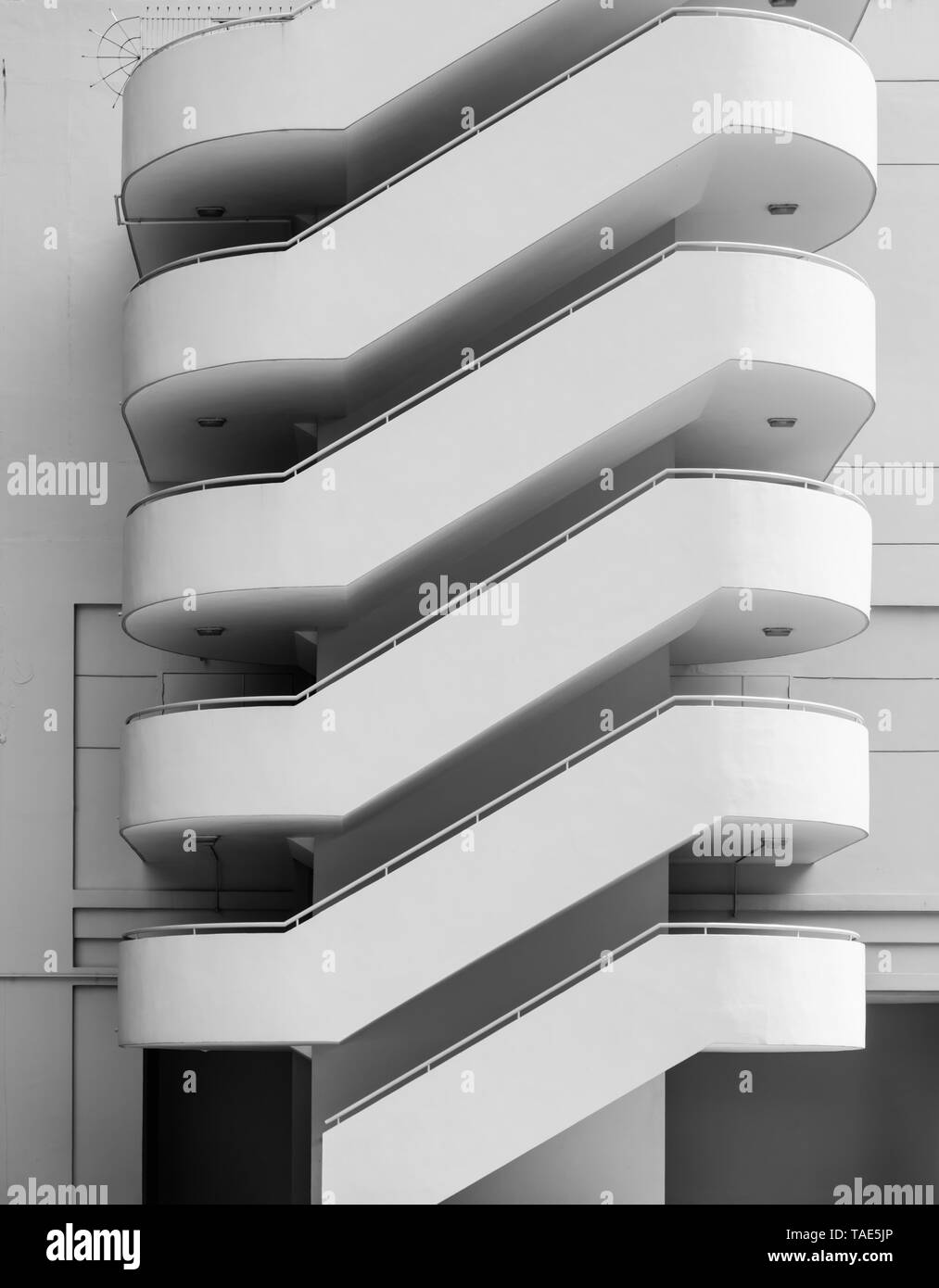 Weisse Farbe Beton Treppe Fassade Stockfotografie Alamy
