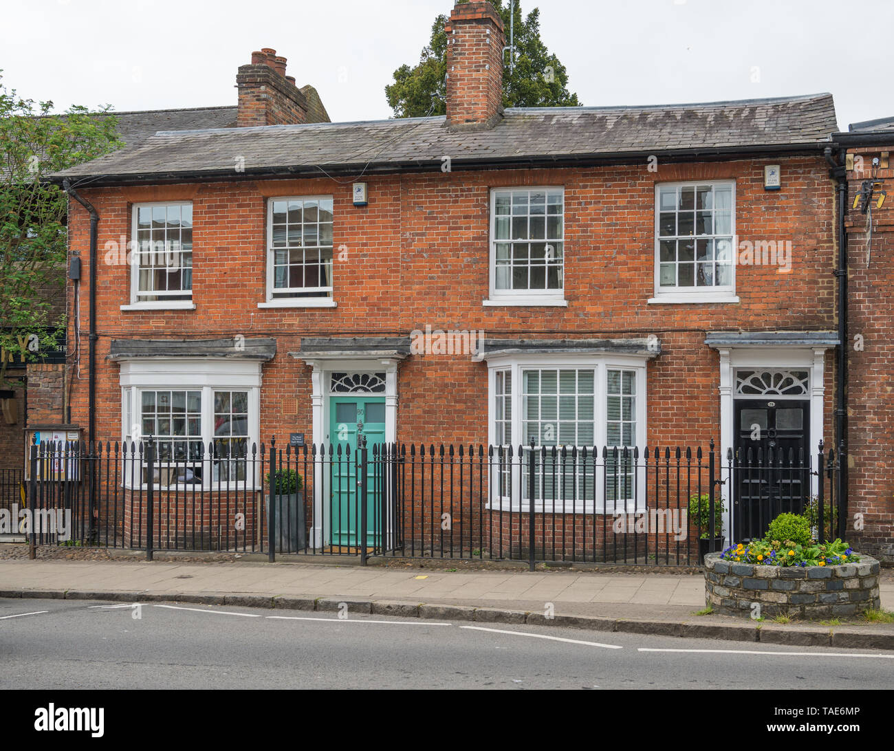 Hand und Blumen Apple House Hotel High Street, Marlow, Buckinghamshire, England, Großbritannien Stockfoto