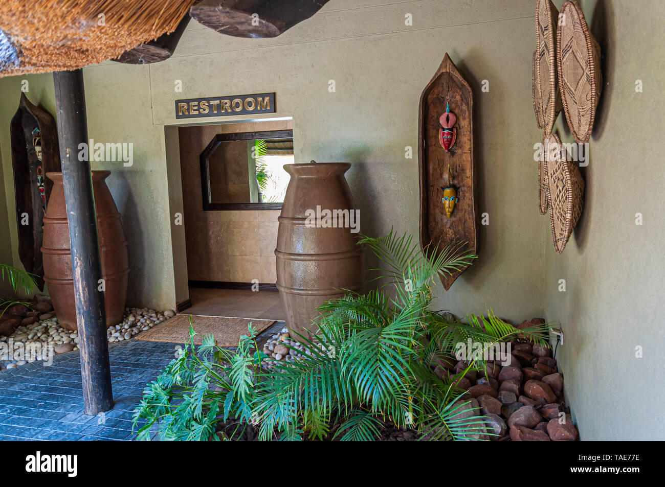 Toilette Eingang an erindi Private Game Reserve in Namibia. Stockfoto