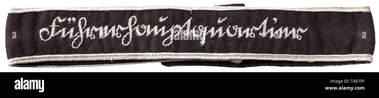 Eine Manschette Titel "Führerhauptquartier" 2. Modell Schwarz Band der schönen Abzeichen Tuch mit Silber - gestickte Inschrift in Sütterlin script, genäht silber rand Geflecht. Nicht verwendete, Länge ca. 46 cm. Diese Manschette Titel wurde getragen von 1941 von allen inneren Mitarbeiter der Hauptsitz des Führers. Das 2. Modell korrespondierte mit der Art der Manschette Titel "Großdeutschland" Regiment ausgestellt. Eine extrem seltene Manschette Titel. historischen, historische, 20. Jahrhundert, Editorial-Use - Nur Stockfoto