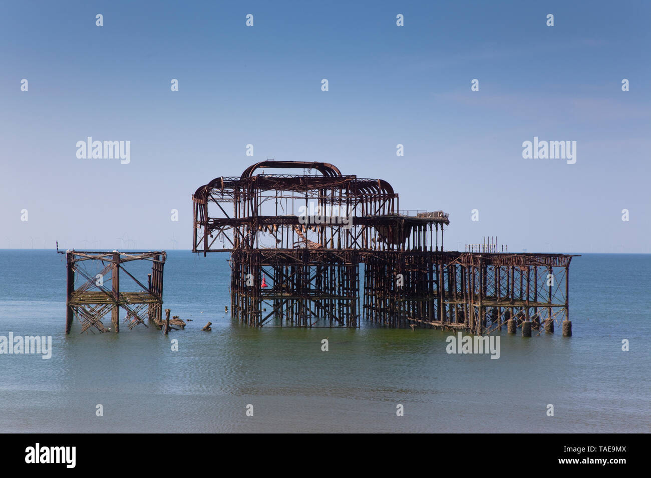 England, East Sussex, Brighton, Stahl Ruinen der ehemaligen West Pier an der Küste. Stockfoto