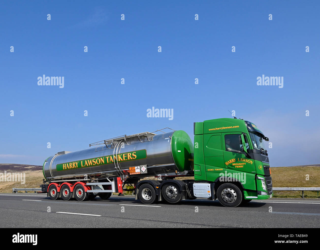 Harry Lawson Tanker LKW beschränkt. Autobahn M6 Richtung Süden, Shap, Cumbria, England, Vereinigtes Königreich, Europa. Stockfoto