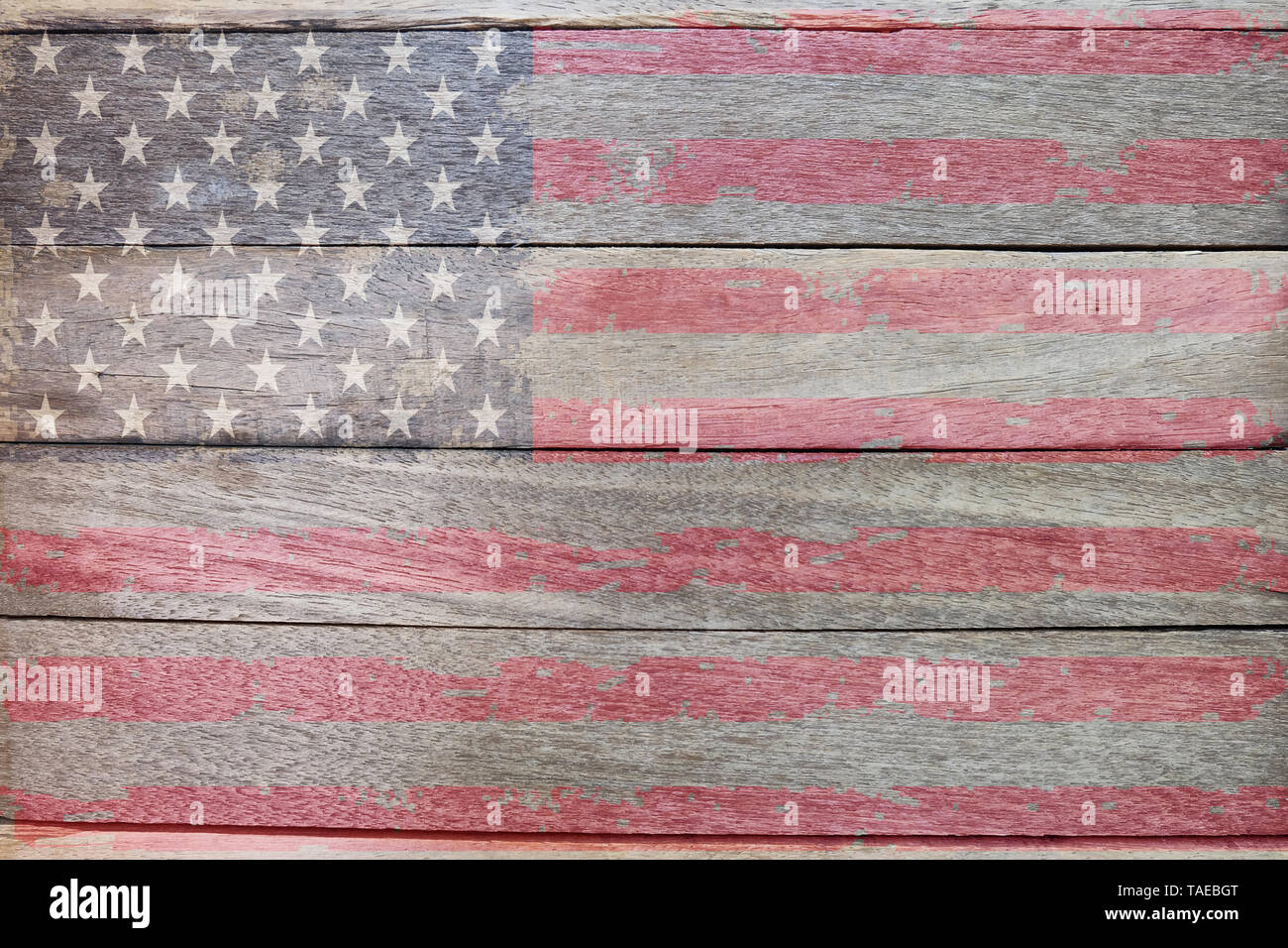 Grunge USA-Flagge bemalt über Holz Hintergrund Stockfoto