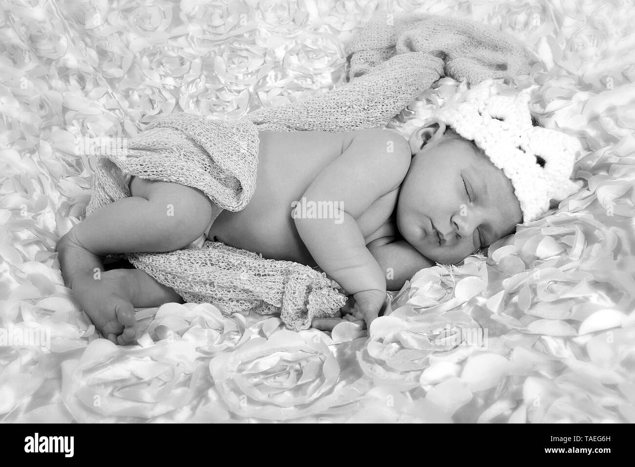 10 Tage altes Baby Mädchen schlafen Stockfoto