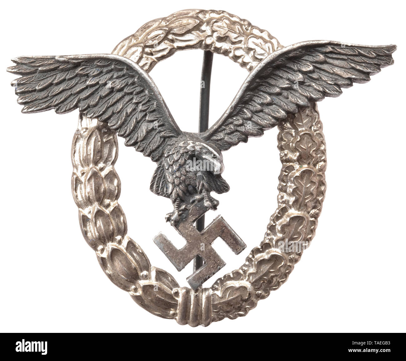 Ein Pilot Badge, cased Teekocher Assmann & Söhne, Lüdenscheid Früh, flach aluminium version. Versilbert, Kranz mit Maker's Logo 'A', dunkel patiniert, zweimal - genietet, Adler, gebläute Zeiger, komplette Nadel System. Höhe 54 mm. Gewicht 21,2 g. Komplett mit später dunkel-blau Preisverleihung Fall mit gold-geprägte Bezeichnung "Luftwaffe Flugzeugführer-Abzeichen" (Einlass mit teilweiser Verlust der Spray Filz). historischen, historische, 20. Jahrhundert, Editorial-Use - Nur Stockfoto