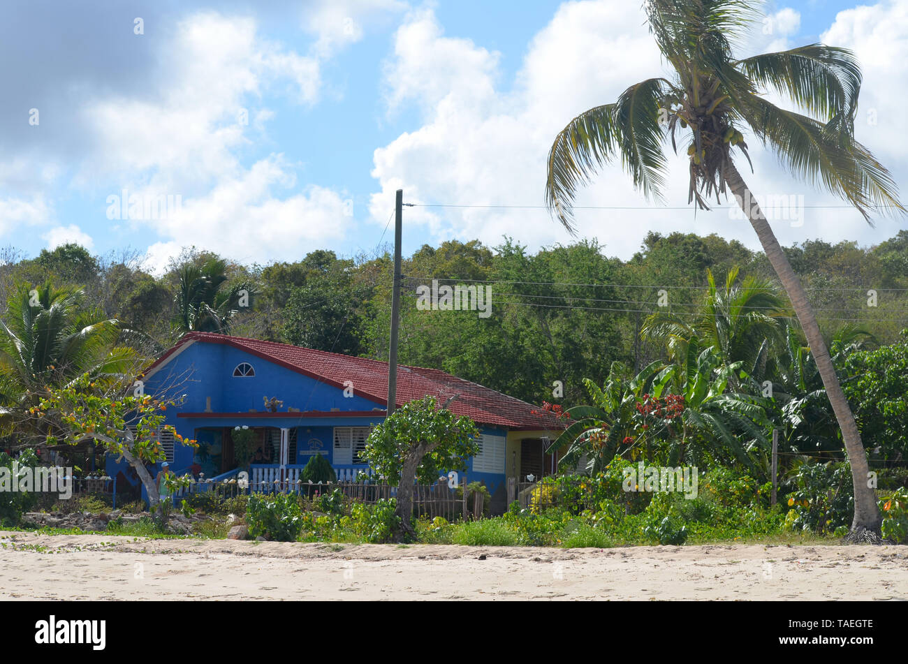 Guardalavaca Strand im Süden von Kuba, die derzeit von einer unhaltbaren massive Tourismus Modell bedroht Stockfoto