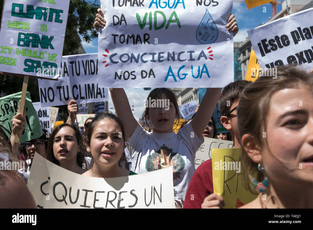 Studenten werden gesehen, Plakate während des Protestes. Freitags für zukünftige Bewegung organisiert den Protest weltweit gegen den Klimawandel. Stockfoto