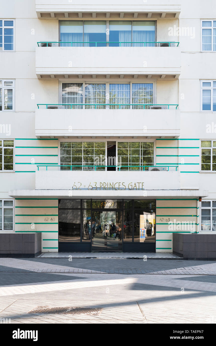 Entrance Art Deco Apartment Building Stockfotos und -bilder Kaufen - Alamy