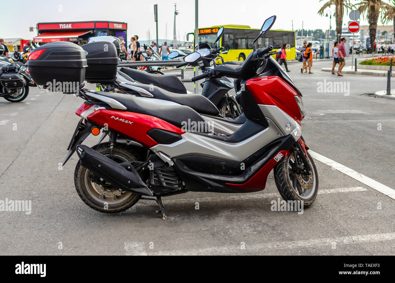 Roller auf dem Parkplatz in der Stadt. Stockfoto