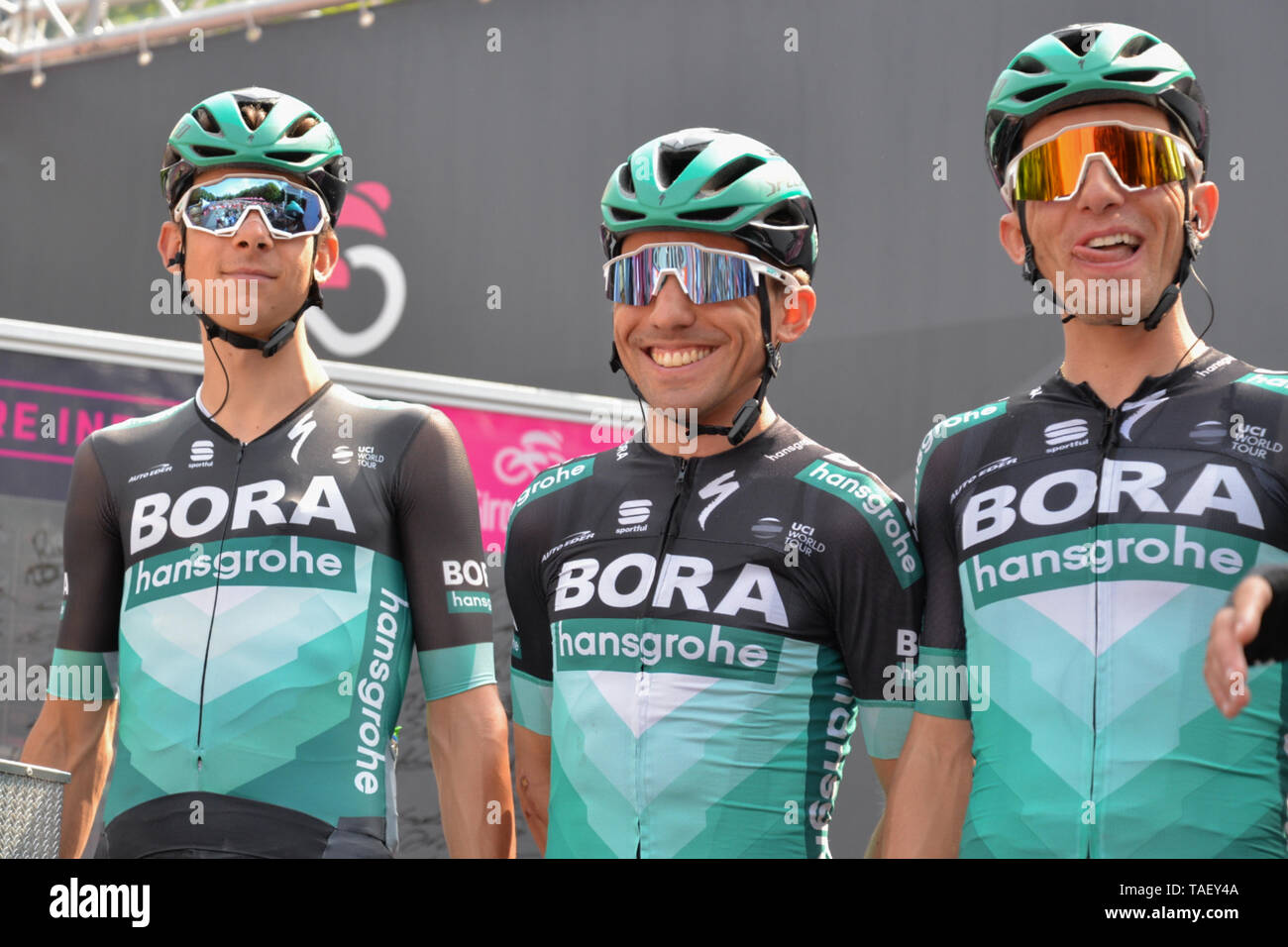Team Bora Reiter von Italien, Cesare Benedetti, Pinerolo Stadt, während die 102 Giro d'Italia 2019, Stufe 13 eine 196 km Etappe von Pinerolo zu Ceresole Reale (Lago Serrù) 2247 m. Stockfoto