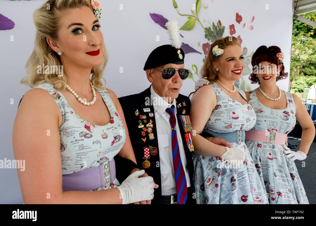 40 Der Swing Band Sänger mit Armeveteran Chelsea Flower Show 2019 in London Stockfoto