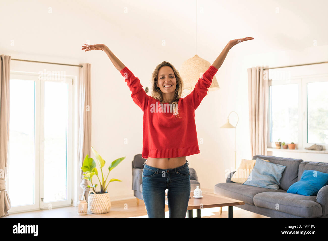 Portrait von sorglosen Frau zu Hause Stockfoto