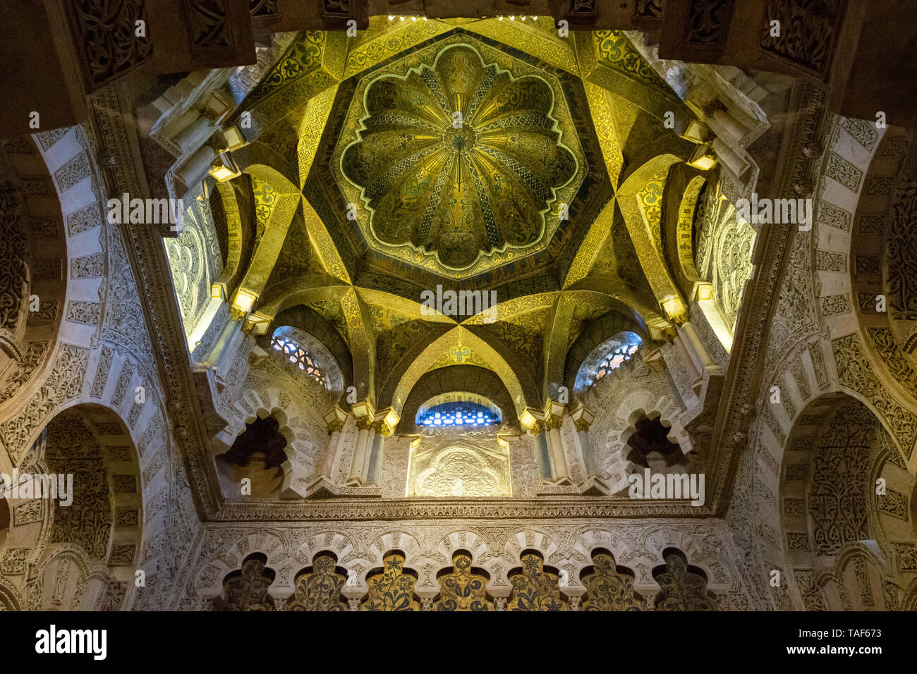 Dekorative Decke innerhalb einer Kuppel aus maurischen Moschee-Kathedrale von Córdoba, Córdoba, Region Andalusien, Spanien Stockfoto