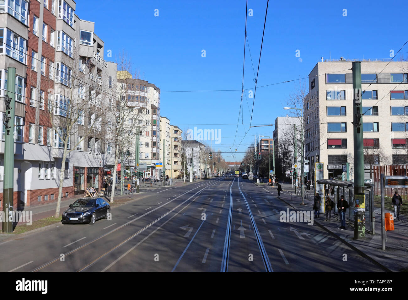 Die Straßen von Berlin. Sie sind lebendig, modern und voller Optionen für urbane Mobilität Stockfoto