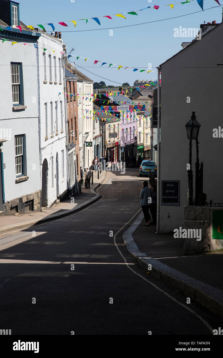 Die Hohe Straße in Falmouth eine Stadt an der Küste von Cornwall in South West England für seine tiefen natürlichen Hafen bekannt. Stockfoto