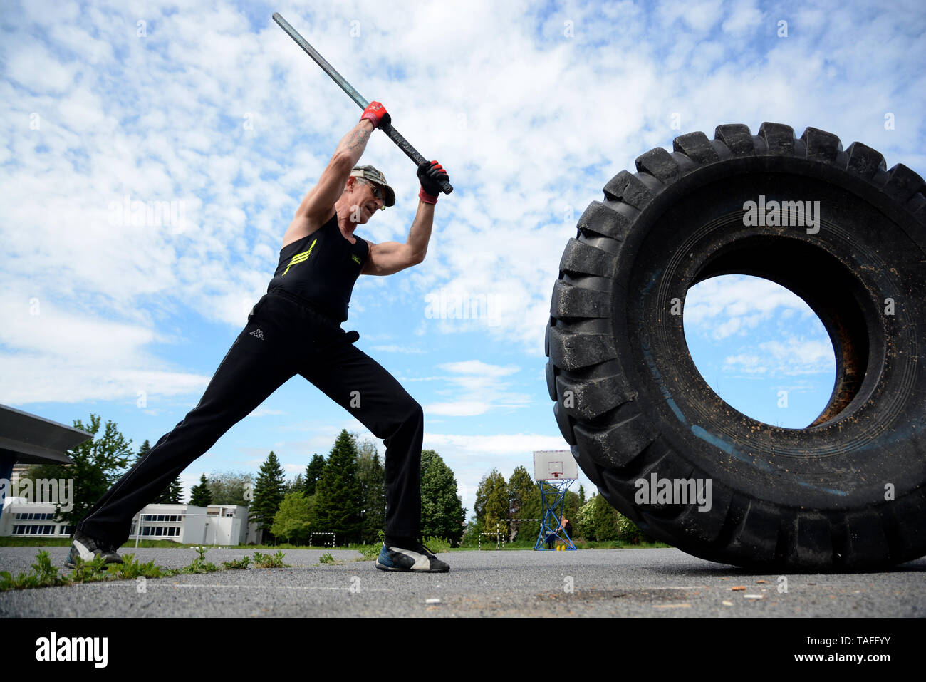 Koprivnica, Kroatien. 23 Mai, 2019. Mladen Rusak, die ist 62, hat extreme Ausbildung in Koprivnica, Kroatien, 23. Mai 2019. Rusak hat Übung für 45 Jahre. Credit: Damir Spehar/Xinhua/Alamy leben Nachrichten Stockfoto