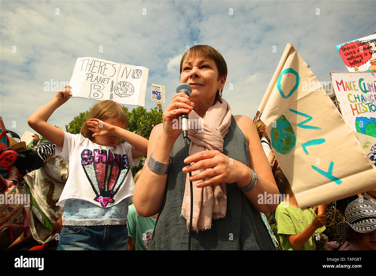 Brighton, UK. 24. Mai, 2019. Schule Kinder in Brighton Streik zu werben und die Forderung, die Regierung, etwas gegen die globale Erwärmung. Quelle: Rupert Rivett/Alamy leben Nachrichten Stockfoto