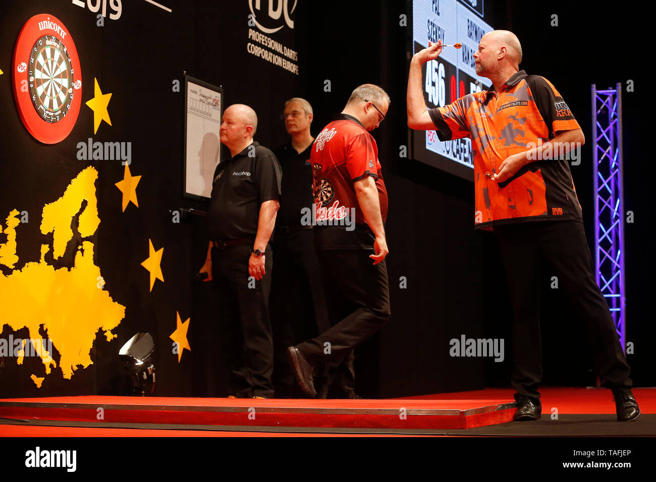 ZWOLLE, 24 Ð 05-2019, IJsselhalen, PDC niederländischen Dart Meister, Raymond Van Barneveld Stockfoto