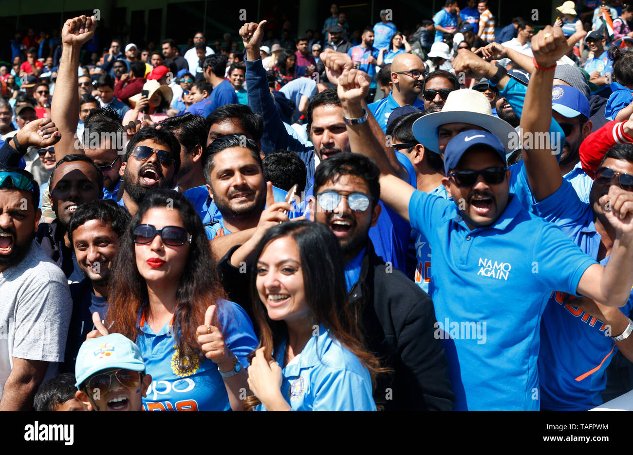 LONDON, Vereinigtes Königreich. 25 Mai, 2019. Indische Fans während der ICC-WM-Warm-up zwischen Indien und Neuseeland am Oval Stadium, London, am 25. Mai 2019 News News News Credit: Aktion Foto Sport/Alamy leben Nachrichten Stockfoto