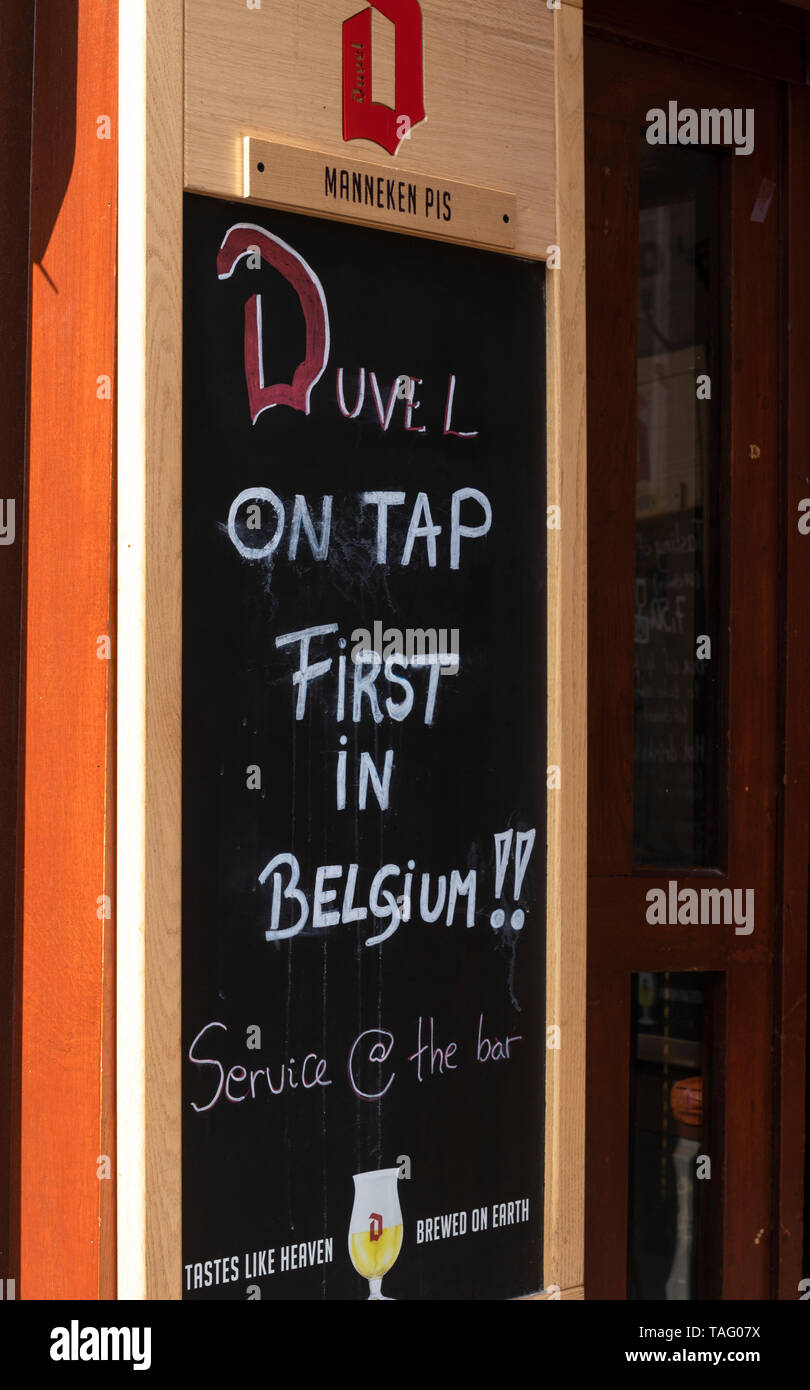 Taverne Manneken Pis Manneken Pis Cafe, Duvel Bier auf der ersten in Belgien Anmelden tippen, Belgien Bier schild Brüssel Belgien Eu Europa Stockfoto