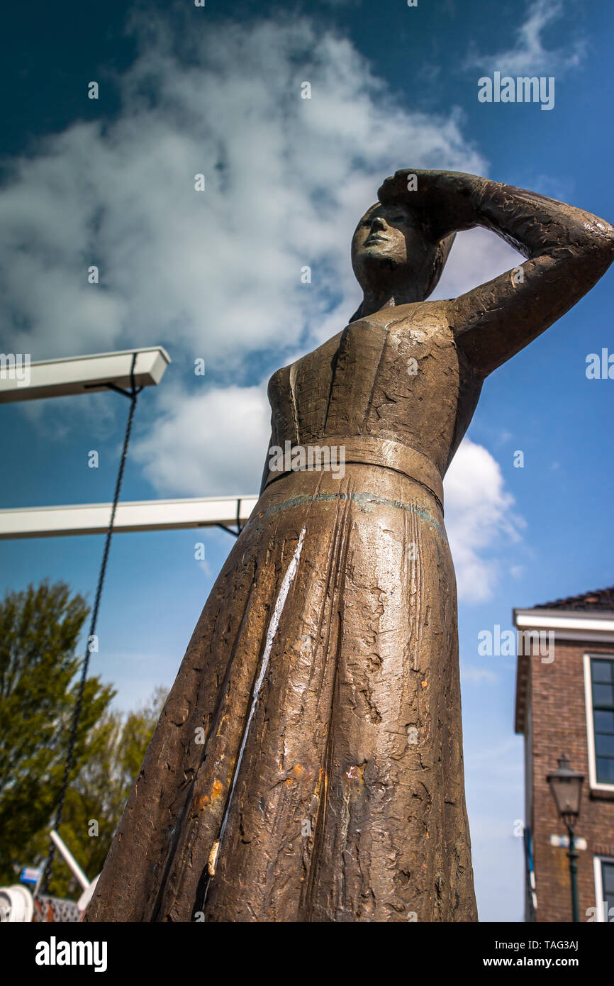 Statue Frau von Stavoren, Volksmärchen in den Niederlanden, Region Gaasterland, Provinz Friesland Stockfoto