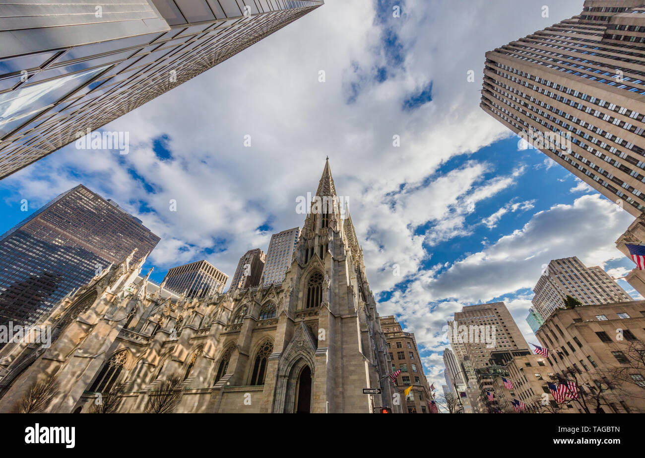 Die St. Patrick's Cathedral eine der Hauptaufgaben eines der wichtigsten Wahrzeichen in Manhattan, New York City, USA Stockfoto