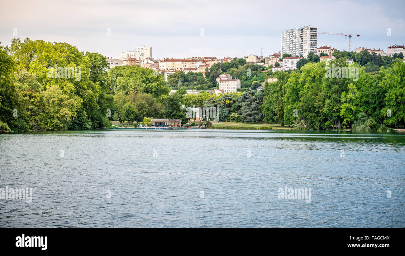 Seeblick Landschaft im Park des Golden Head bzw. Parc de la Tête d'Or in Lyon Frankreich Stockfoto