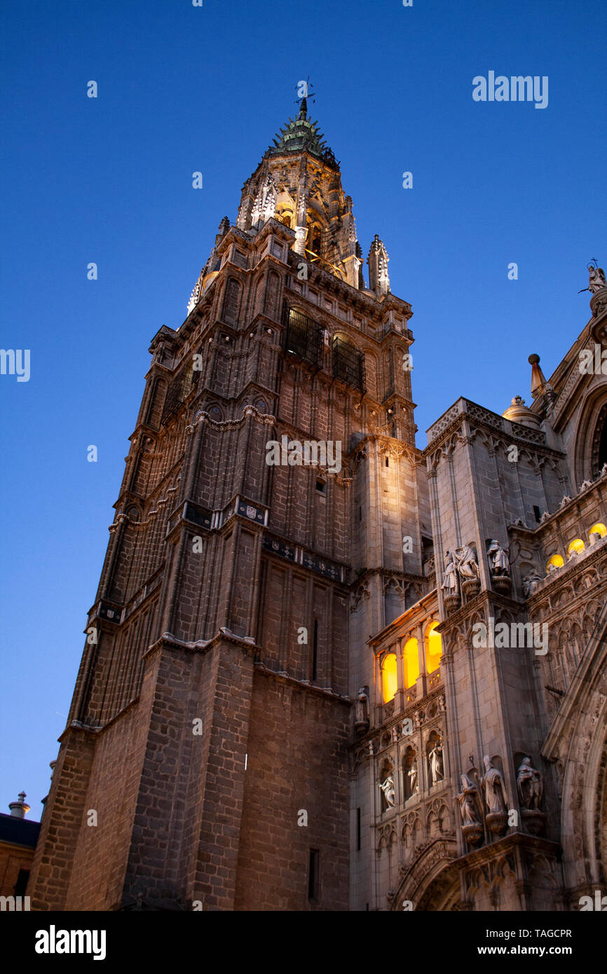 Der Primas Kathedrale der Heiligen Maria von Toledo in der Nacht an einem Wintertag Stockfoto
