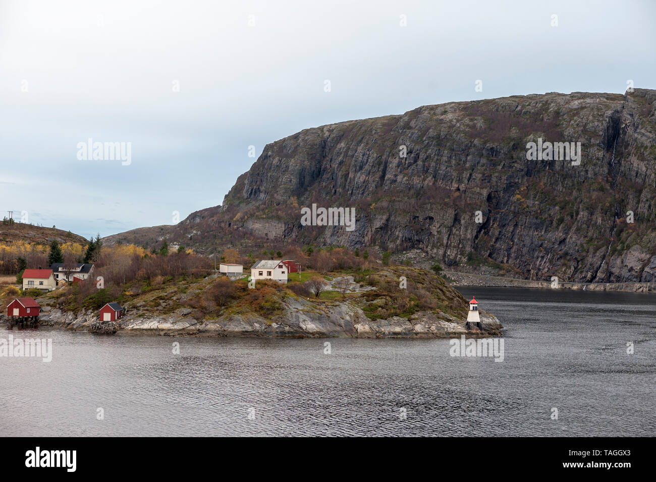 Die schmalen Stokksund Meerenge zwischen dem Festland und Stokkøya, Åfjord Gemeinde, Trøndelag, Norwegen Stockfoto