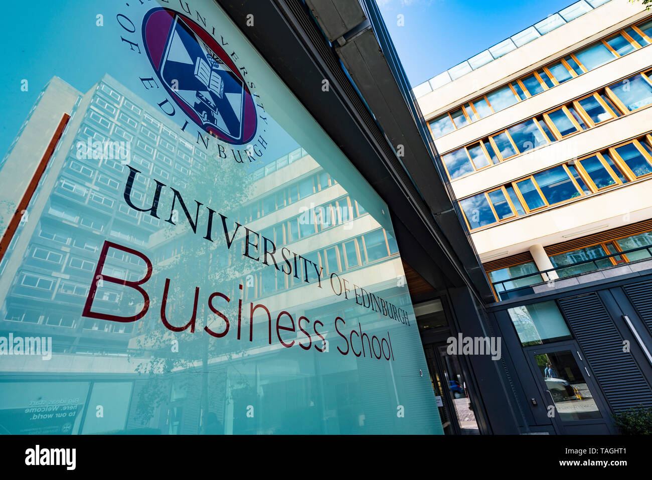 Business School außen an der Universität von Edinburgh in der Alten Stadt, Schottland, Großbritannien Stockfoto