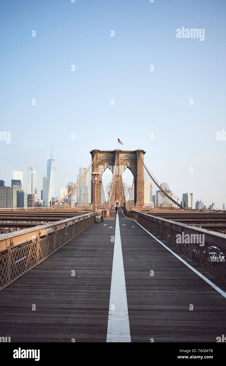 Brooklyn Bridge bei Sonnenaufgang, New York City, USA. Stockfoto