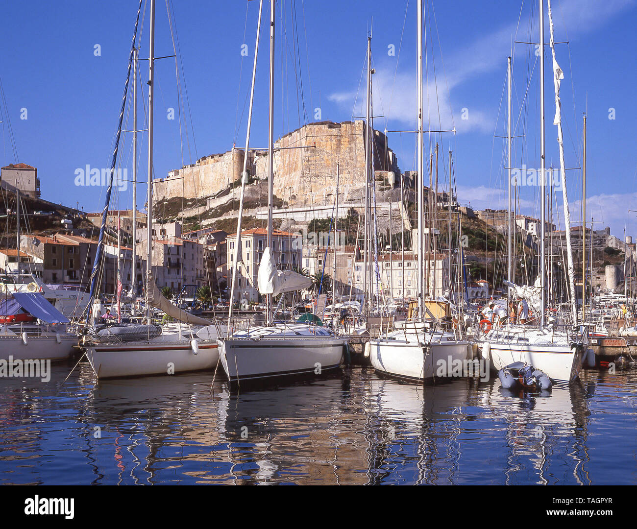 Blick auf Festung und Hafen, Bonifacio, Korsika (Corse), Frankreich Stockfoto