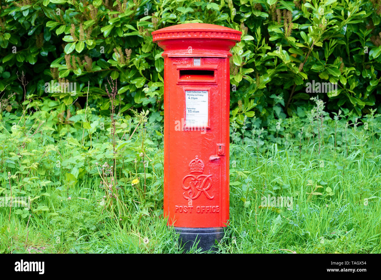 London, England/Großbritannien - 19. Mai 2019: Royal Mail rote Säule" erhalten und noch immer im Einsatz Stockfoto