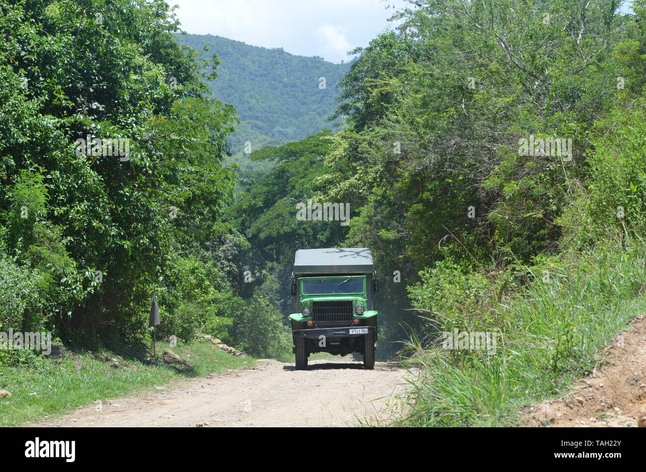 Felder und die bewaldeten Hänge in Guisa Gemeinde (Provinz Granma, Kuba), in der Nähe des Pico de la Bayamesa Nationalpark, südlichen Kuba Stockfoto