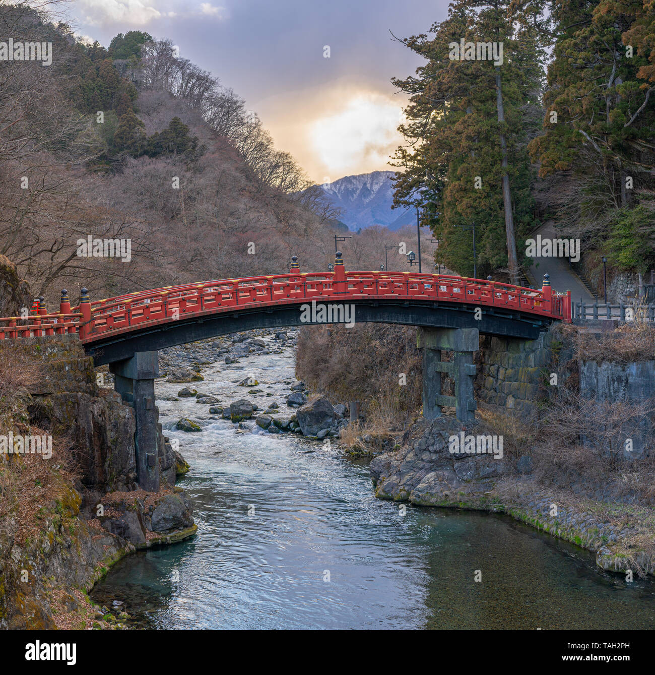 Shinkyō hölzernen Bogenbrücke in Nikko, Japan Stockfoto