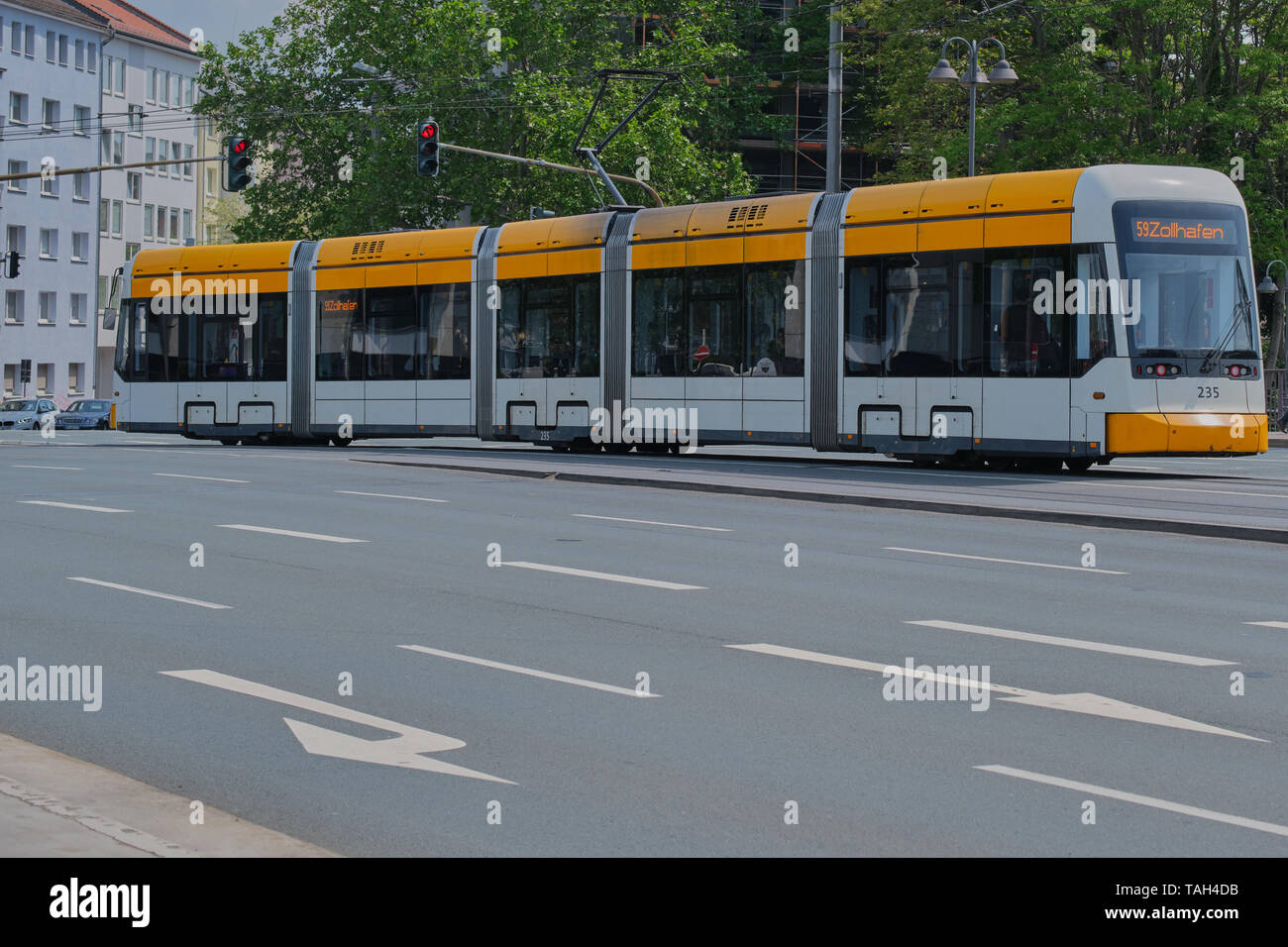 Mainz, Deutschland am Mai, 24 2019: die Straßenbahn Linie 59 in Mainz ist das Fahren auf Binger Straße. Straßenbahnen der MVG, der traffic Operator für Busse und tramca Stockfoto