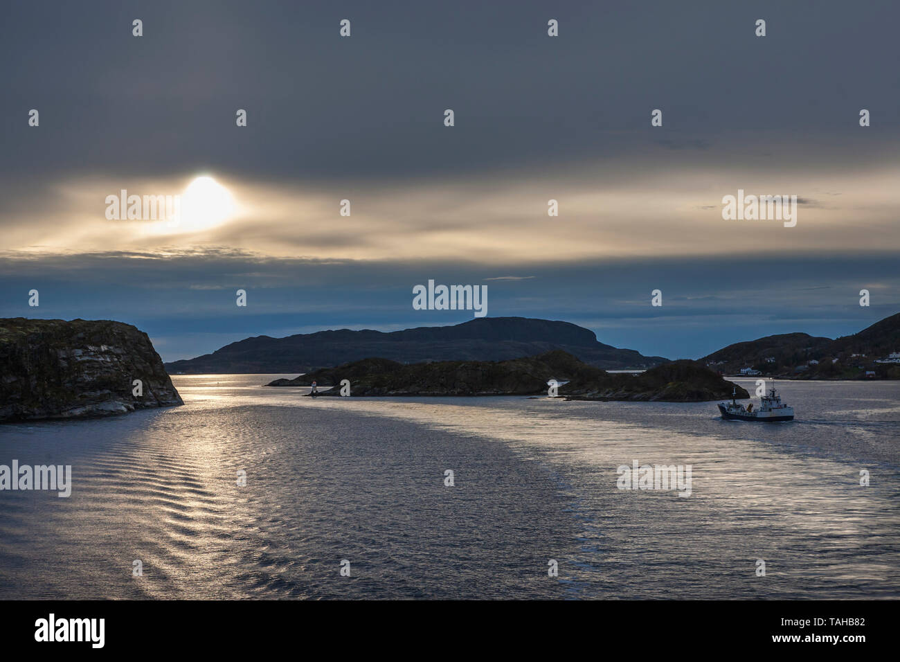 Navigieren in den engen Stokksund Meerenge zwischen dem Festland und Stokkøya, Åfjord Gemeinde, Trøndelag, Norwegen Stockfoto