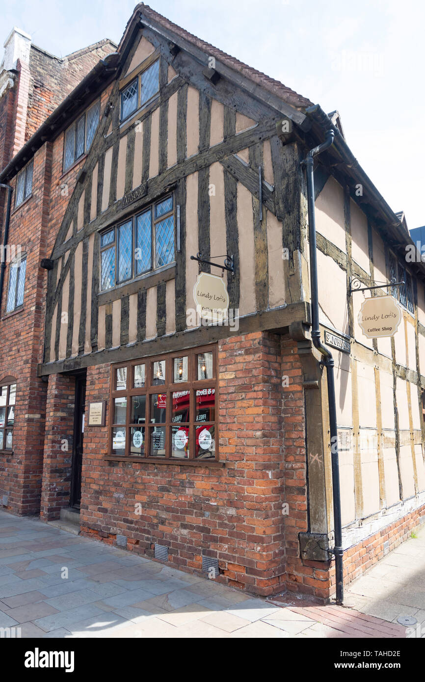 Lindy's Los Coffee Shop im 16. Jahrhundert Fachwerkhaus, Victoria Street, Wolverhampton, West Midlands, England, Großbritannien Stockfoto