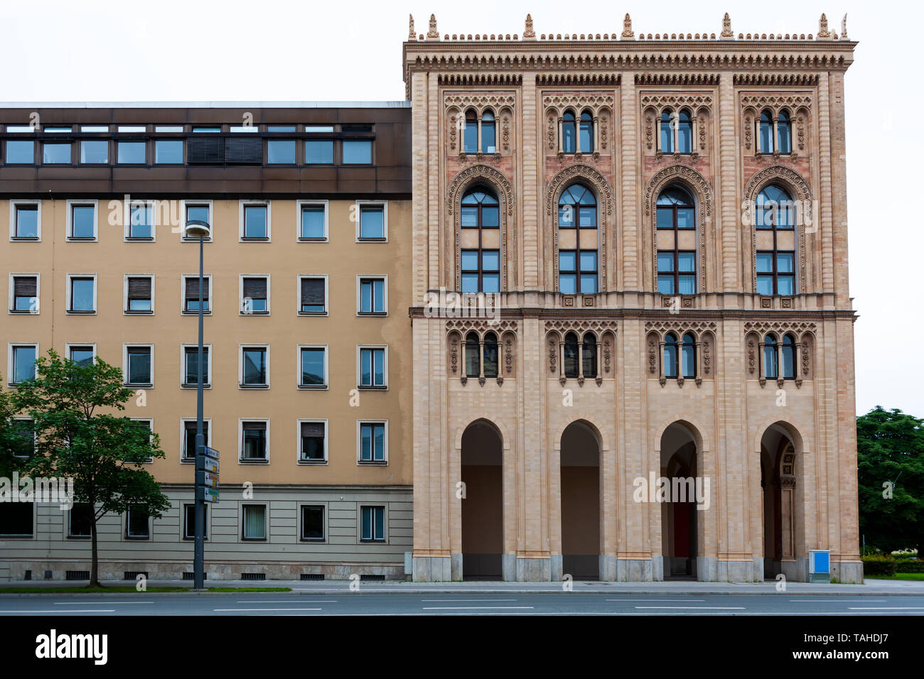 Staatliche Stellen auf der Straße Ecke, München, Deutschland Stockfoto