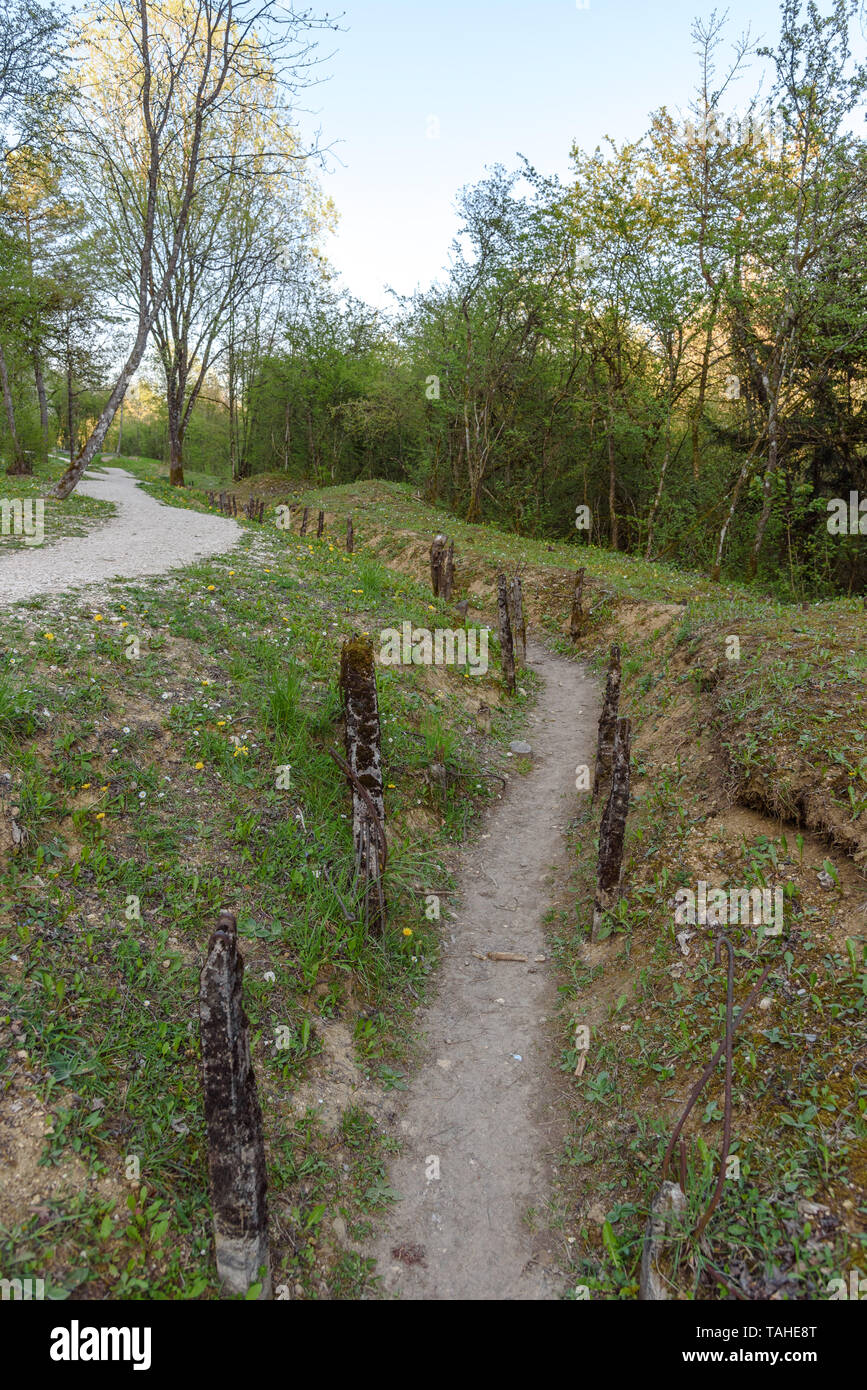 Die Überreste von einem Graben neben dem Fort Douaumont aus der Schlacht von Verdun im Ersten Weltkrieg Stockfoto