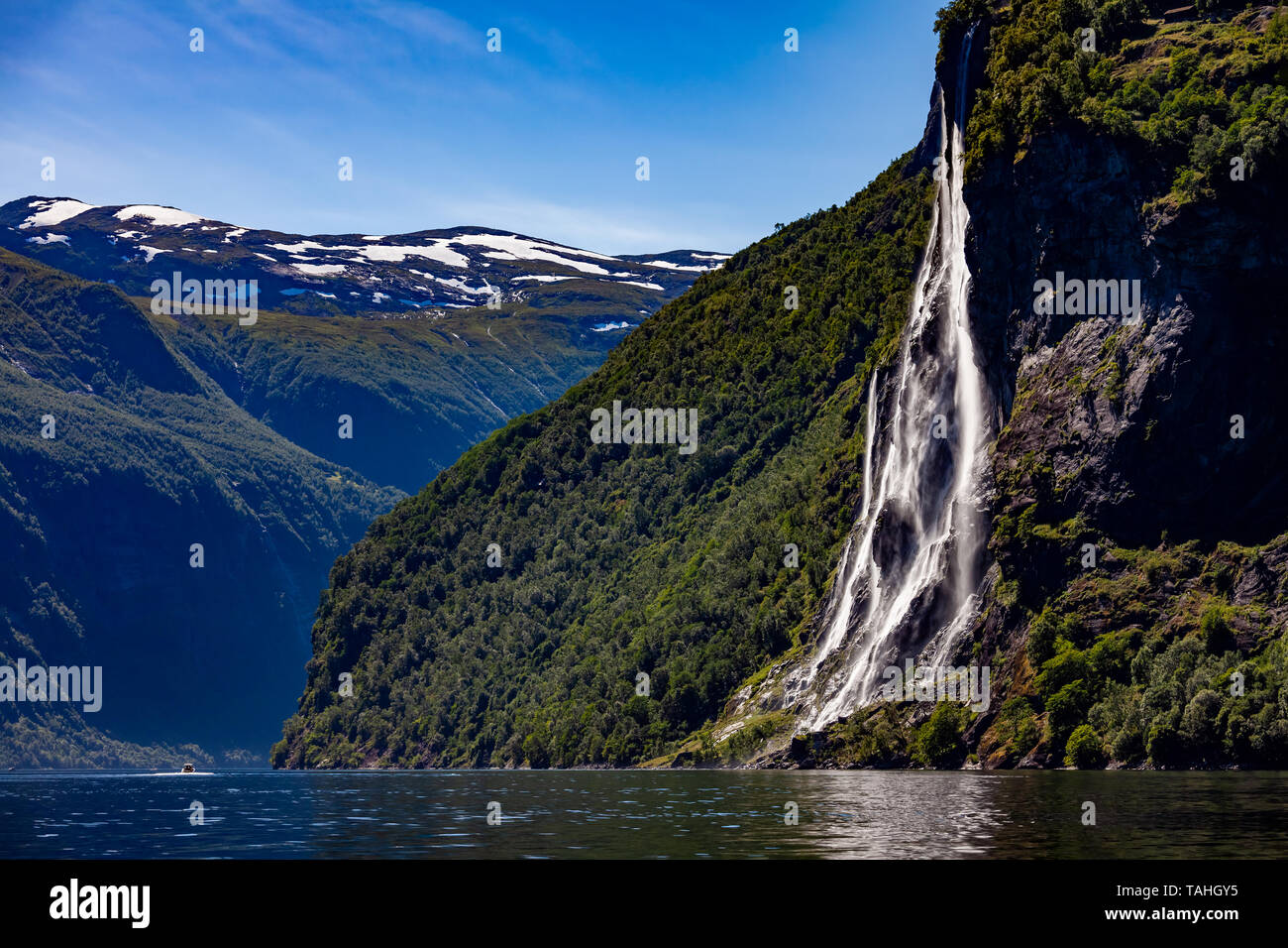 Geiranger Fjord, Wasserfall Seven Sisters. Wunderschöne Natur Norwegen Naturlandschaft. Stockfoto