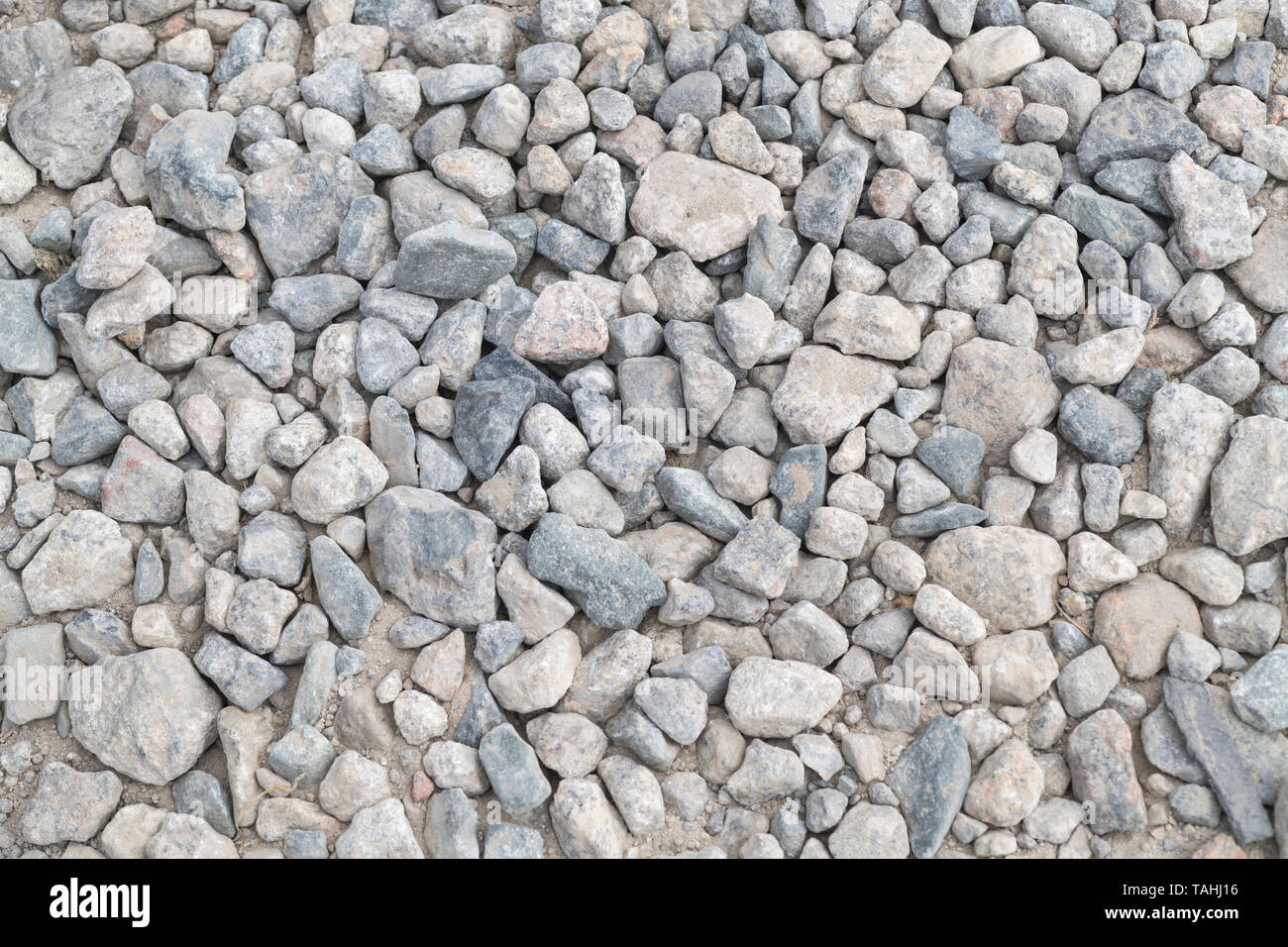 Verdichtete Stein Hardcore-Oberfläche. Für raue holprige Oberfläche, fallen auf steinigen Boden, holprige Oberfläche, gebrochen, Kiesweg, lassen Sie keinen Stein ungewendet. Stockfoto