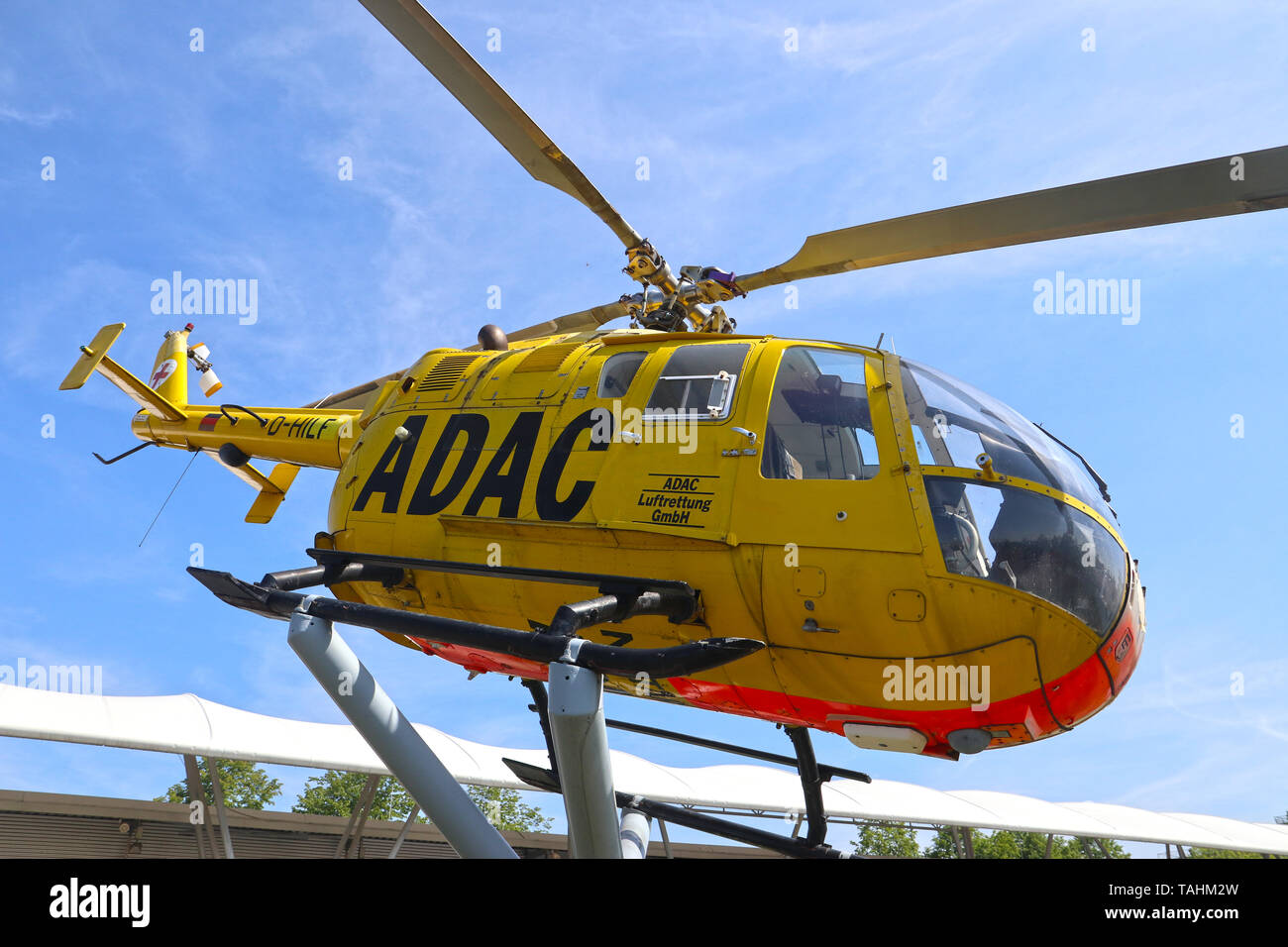 München, Deutschland - Flughafen München Besucher Park, ADAC-Rettungshubschrauber auf dem Display Stockfoto