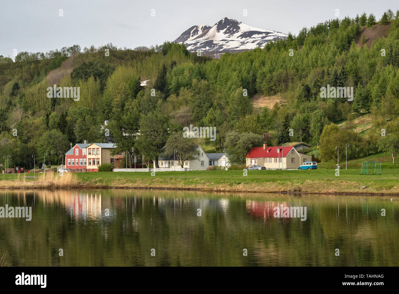 Die alten historischen Waterfront von Akureyri, North Island, bekannt als Innbaerinn. Die meisten Häuser hier sind frühe 19c Stockfoto
