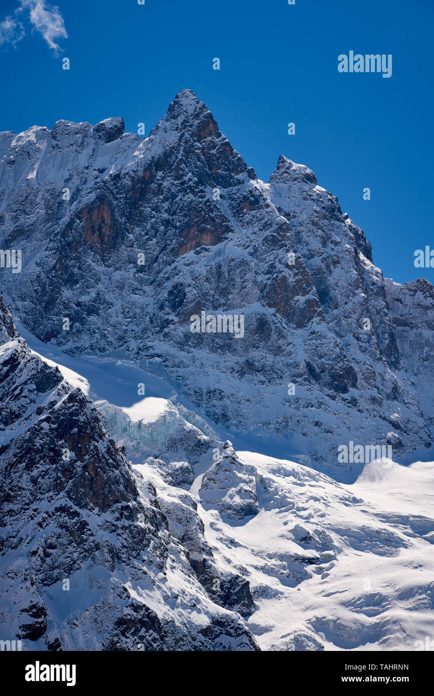 Frankreich, Alpes-de-Haute-Provence (05), Nationalpark Ecrins - La Meije Gipfel und Gletscher im Winter. Die europäischen Alpen. Stockfoto